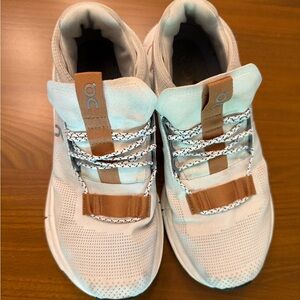 On Running Womens Cloud Nova 8.5